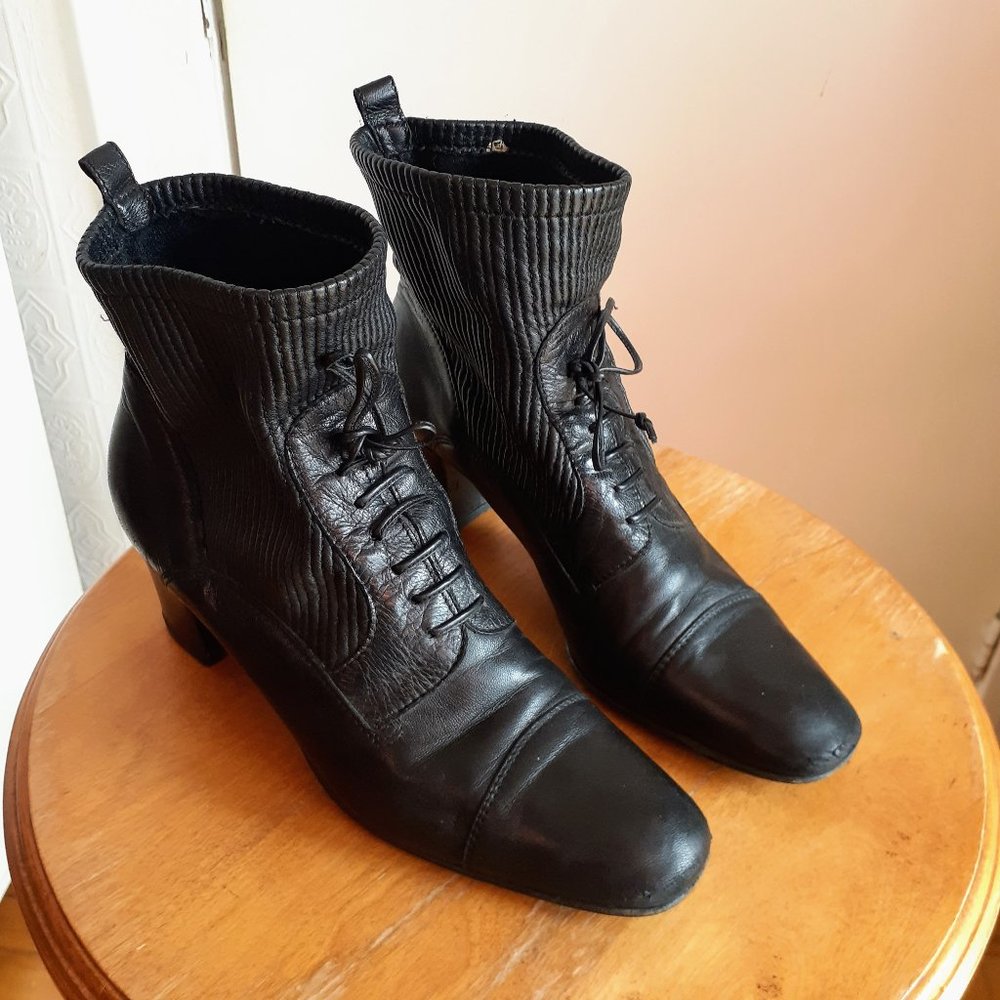 Black ankle boots in Italian leather